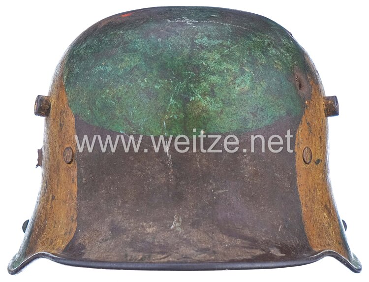 Deutsches Reich 1. Weltkrieg Stahlhelm M 1916 in Mimikri-Tarnanstrich mit Maschinengewehr-Treffer eines feindlichen Fliegers Bild 2