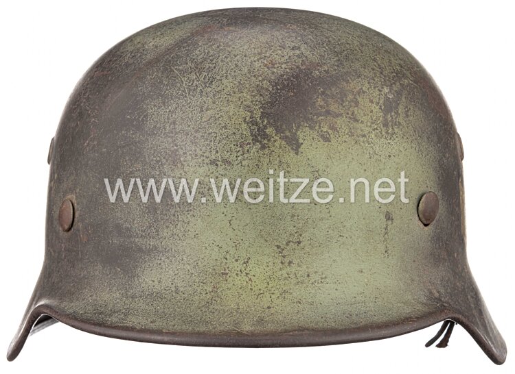 Wehrmacht Stahlhelm M 40 mit 1 Emblem mit Tarnlackierung Bild 2