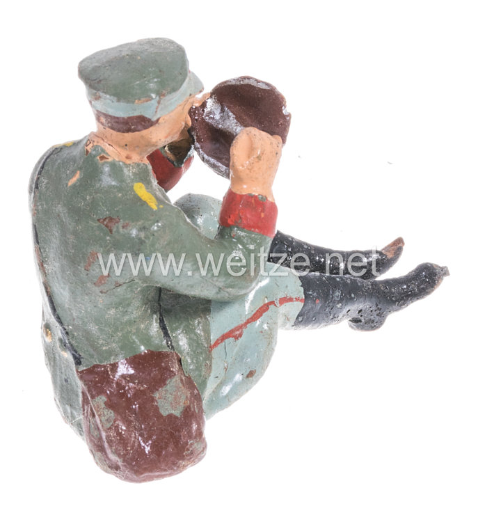 Elastolin - Heer Lagerleben - Soldat mit Schirmmütze sitzend essend Bild 2